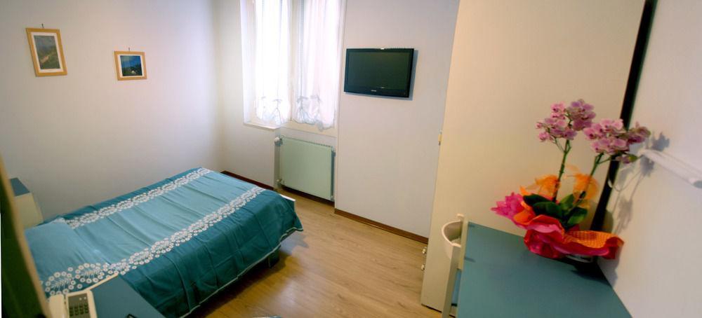 Albergo Savoia 欧斯佩达蒂 外观 照片