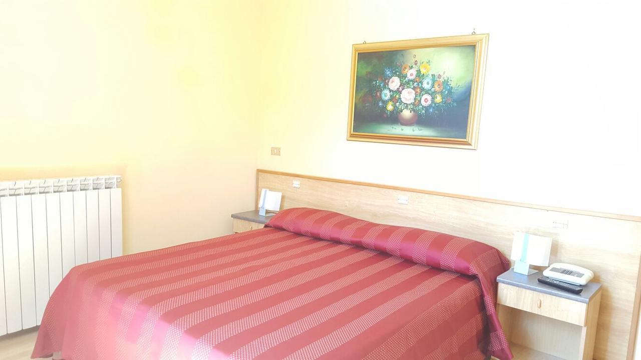 Albergo Savoia 欧斯佩达蒂 外观 照片