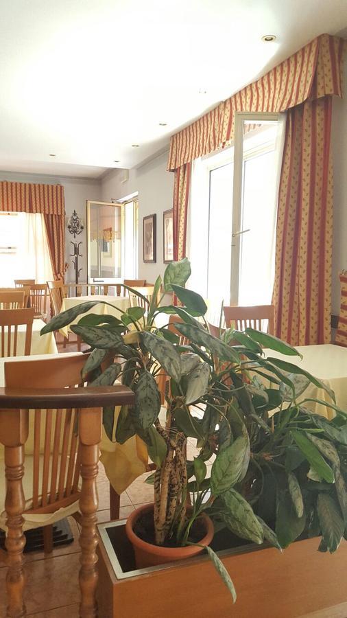 Albergo Savoia 欧斯佩达蒂 外观 照片